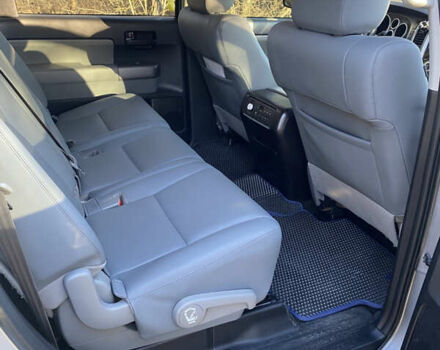 Серый Тойота Секвойя, объемом двигателя 5.7 л и пробегом 189 тыс. км за 34999 $, фото 30 на Automoto.ua