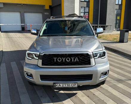 Серый Тойота Секвойя, объемом двигателя 5.7 л и пробегом 189 тыс. км за 34999 $, фото 2 на Automoto.ua