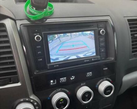 Серый Тойота Секвойя, объемом двигателя 5.7 л и пробегом 81 тыс. км за 32000 $, фото 5 на Automoto.ua