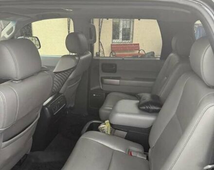 Серый Тойота Секвойя, объемом двигателя 5.7 л и пробегом 81 тыс. км за 32000 $, фото 11 на Automoto.ua