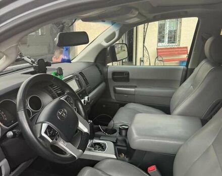 Серый Тойота Секвойя, объемом двигателя 5.7 л и пробегом 81 тыс. км за 32000 $, фото 9 на Automoto.ua