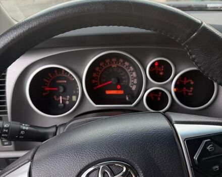 Серый Тойота Секвойя, объемом двигателя 5.7 л и пробегом 81 тыс. км за 32000 $, фото 8 на Automoto.ua