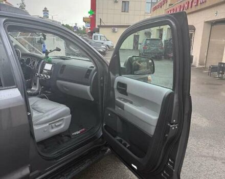 Серый Тойота Секвойя, объемом двигателя 5.7 л и пробегом 81 тыс. км за 32000 $, фото 12 на Automoto.ua