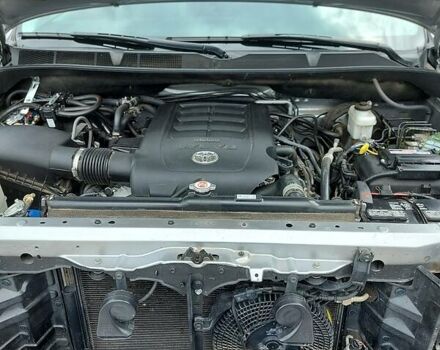 Сірий Тойота Секвойя, об'ємом двигуна 5.7 л та пробігом 68 тис. км за 48000 $, фото 3 на Automoto.ua