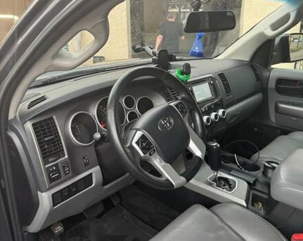 Серый Тойота Секвойя, объемом двигателя 5.7 л и пробегом 81 тыс. км за 32000 $, фото 7 на Automoto.ua