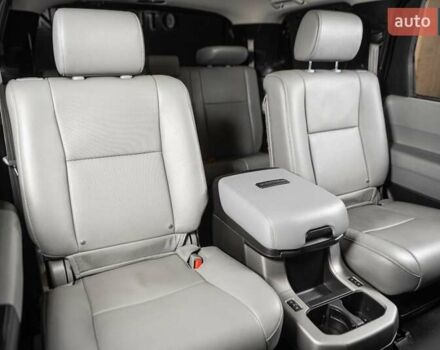 Серый Тойота Секвойя, объемом двигателя 5.66 л и пробегом 48 тыс. км за 49500 $, фото 32 на Automoto.ua