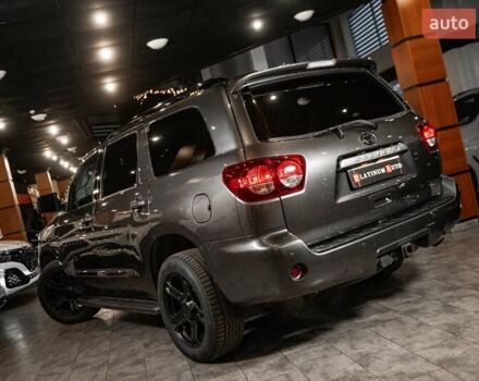 Серый Тойота Секвойя, объемом двигателя 5.66 л и пробегом 48 тыс. км за 49500 $, фото 8 на Automoto.ua