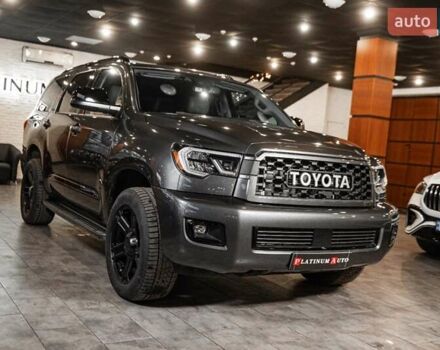 Серый Тойота Секвойя, объемом двигателя 5.66 л и пробегом 48 тыс. км за 49500 $, фото 2 на Automoto.ua