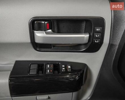 Серый Тойота Секвойя, объемом двигателя 5.66 л и пробегом 48 тыс. км за 49500 $, фото 43 на Automoto.ua