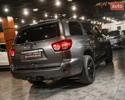 Серый Тойота Секвойя, объемом двигателя 5.66 л и пробегом 48 тыс. км за 49500 $, фото 52 на Automoto.ua