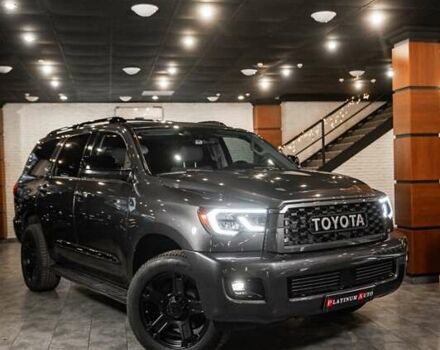 Серый Тойота Секвойя, объемом двигателя 5.66 л и пробегом 48 тыс. км за 49500 $, фото 3 на Automoto.ua