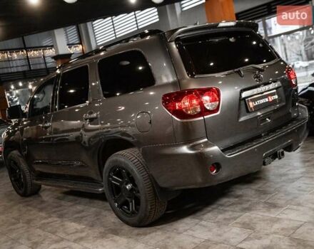 Серый Тойота Секвойя, объемом двигателя 5.66 л и пробегом 48 тыс. км за 49500 $, фото 57 на Automoto.ua