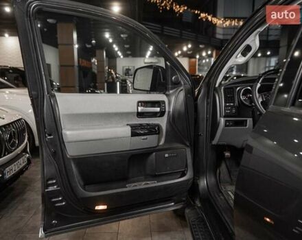 Серый Тойота Секвойя, объемом двигателя 5.66 л и пробегом 48 тыс. км за 49500 $, фото 42 на Automoto.ua