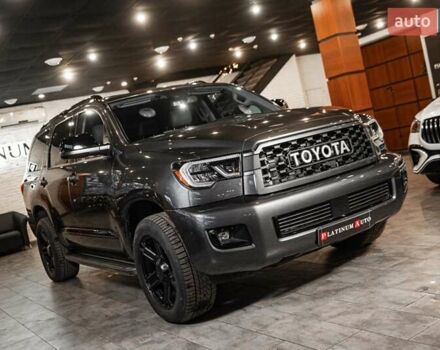 Серый Тойота Секвойя, объемом двигателя 5.66 л и пробегом 48 тыс. км за 49500 $, фото 1 на Automoto.ua