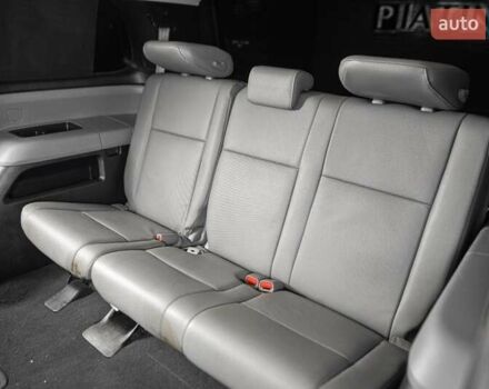 Серый Тойота Секвойя, объемом двигателя 5.66 л и пробегом 48 тыс. км за 49500 $, фото 12 на Automoto.ua