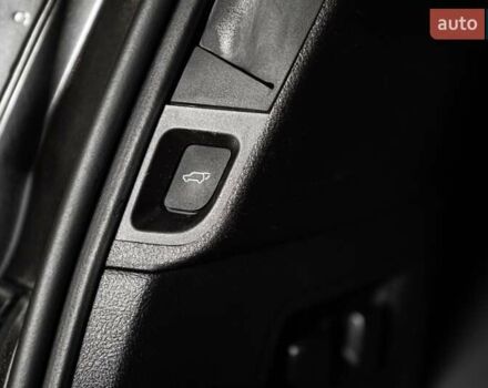 Серый Тойота Секвойя, объемом двигателя 5.66 л и пробегом 48 тыс. км за 49500 $, фото 58 на Automoto.ua