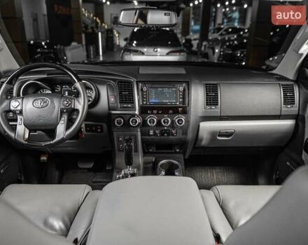 Серый Тойота Секвойя, объемом двигателя 5.66 л и пробегом 48 тыс. км за 49500 $, фото 22 на Automoto.ua