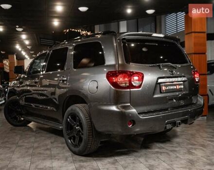 Серый Тойота Секвойя, объемом двигателя 5.66 л и пробегом 48 тыс. км за 49500 $, фото 6 на Automoto.ua