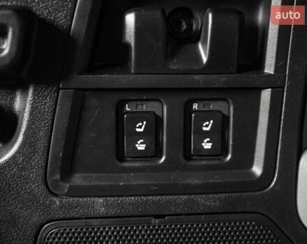 Серый Тойота Секвойя, объемом двигателя 5.66 л и пробегом 48 тыс. км за 49500 $, фото 59 на Automoto.ua