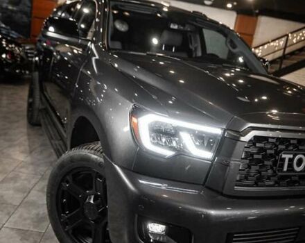 Серый Тойота Секвойя, объемом двигателя 5.66 л и пробегом 48 тыс. км за 49500 $, фото 5 на Automoto.ua