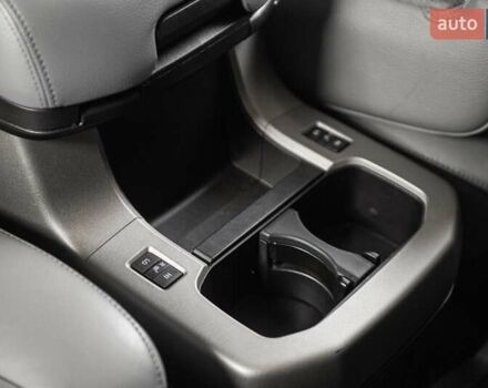 Серый Тойота Секвойя, объемом двигателя 5.66 л и пробегом 48 тыс. км за 49500 $, фото 18 на Automoto.ua