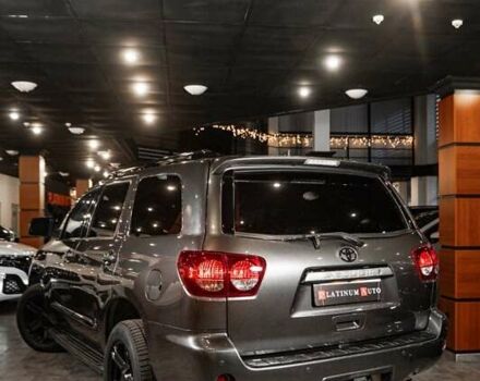 Серый Тойота Секвойя, объемом двигателя 5.66 л и пробегом 48 тыс. км за 49500 $, фото 9 на Automoto.ua