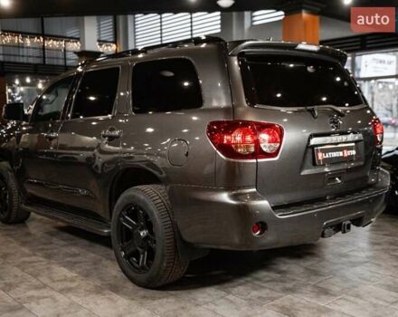 Серый Тойота Секвойя, объемом двигателя 5.66 л и пробегом 48 тыс. км за 49500 $, фото 55 на Automoto.ua