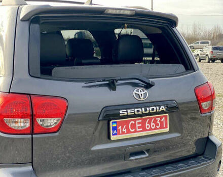 Сірий Тойота Секвойя, об'ємом двигуна 5.66 л та пробігом 112 тис. км за 39999 $, фото 26 на Automoto.ua