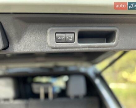 Серый Тойота Секвойя, объемом двигателя 3.45 л и пробегом 3 тыс. км за 105000 $, фото 24 на Automoto.ua