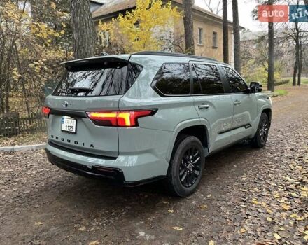 Серый Тойота Секвойя, объемом двигателя 3.45 л и пробегом 3 тыс. км за 105000 $, фото 17 на Automoto.ua