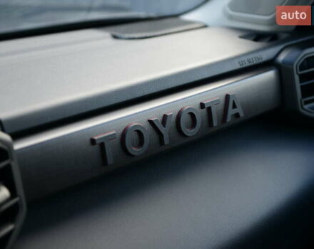 Серый Тойота Секвойя, объемом двигателя 3.45 л и пробегом 35 тыс. км за 137337 $, фото 24 на Automoto.ua