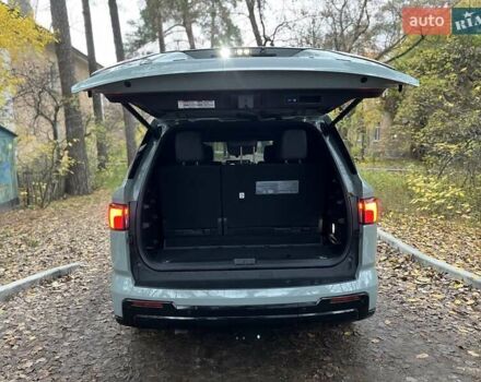 Серый Тойота Секвойя, объемом двигателя 3.45 л и пробегом 3 тыс. км за 105000 $, фото 31 на Automoto.ua