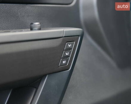 Серый Тойота Секвойя, объемом двигателя 3.45 л и пробегом 35 тыс. км за 137337 $, фото 21 на Automoto.ua