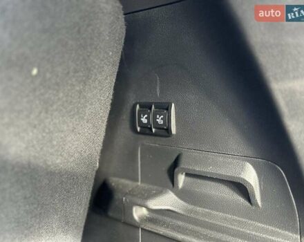 Серый Тойота Секвойя, объемом двигателя 3.45 л и пробегом 3 тыс. км за 105000 $, фото 26 на Automoto.ua