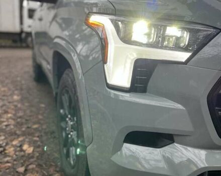 Серый Тойота Секвойя, объемом двигателя 3.45 л и пробегом 3 тыс. км за 105000 $, фото 2 на Automoto.ua