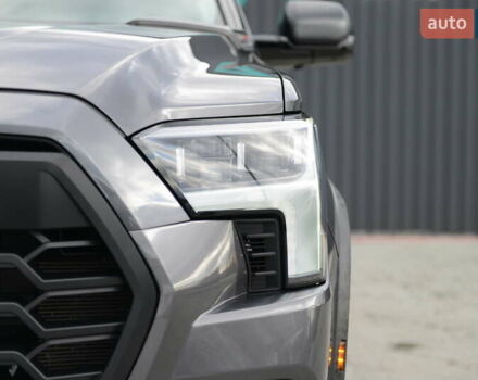 Серый Тойота Секвойя, объемом двигателя 3.45 л и пробегом 35 тыс. км за 137337 $, фото 3 на Automoto.ua