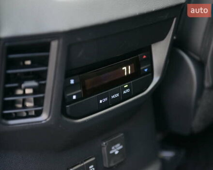 Серый Тойота Секвойя, объемом двигателя 3.45 л и пробегом 35 тыс. км за 137337 $, фото 35 на Automoto.ua