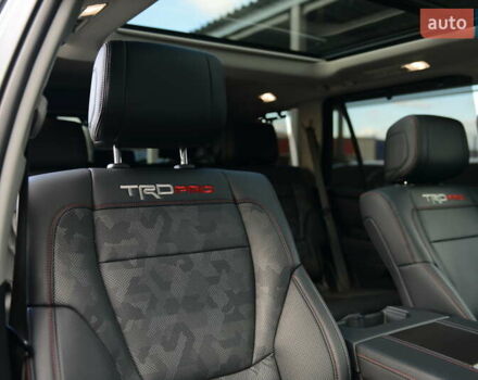 Серый Тойота Секвойя, объемом двигателя 3.45 л и пробегом 35 тыс. км за 137337 $, фото 42 на Automoto.ua