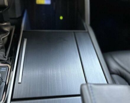 Серый Тойота Секвойя, объемом двигателя 3.45 л и пробегом 3 тыс. км за 105000 $, фото 30 на Automoto.ua