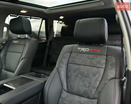 Серый Тойота Секвойя, объемом двигателя 3.45 л и пробегом 35 тыс. км за 137337 $, фото 32 на Automoto.ua