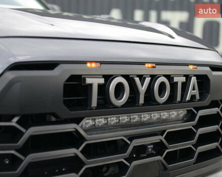 Серый Тойота Секвойя, объемом двигателя 3.45 л и пробегом 35 тыс. км за 137337 $, фото 1 на Automoto.ua