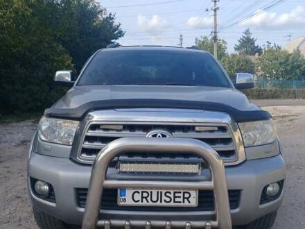 Серый Тойота Секвойя, объемом двигателя 5.66 л и пробегом 200 тыс. км за 23000 $, фото 1 на Automoto.ua