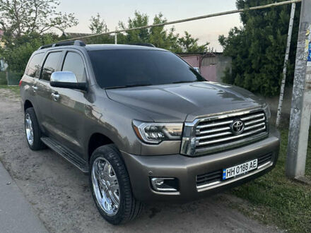 Серый Тойота Секвойя, объемом двигателя 5.7 л и пробегом 289 тыс. км за 22200 $, фото 1 на Automoto.ua