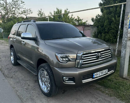 Серый Тойота Секвойя, объемом двигателя 5.7 л и пробегом 289 тыс. км за 22200 $, фото 1 на Automoto.ua