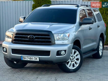 Серый Тойота Секвойя, объемом двигателя 5.7 л и пробегом 260 тыс. км за 17700 $, фото 1 на Automoto.ua