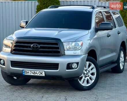 Серый Тойота Секвойя, объемом двигателя 5.7 л и пробегом 260 тыс. км за 17700 $, фото 1 на Automoto.ua