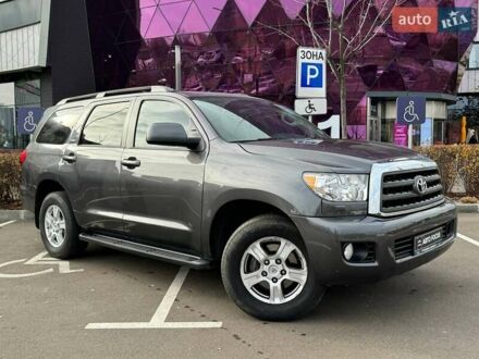 Серый Тойота Секвойя, объемом двигателя 5.66 л и пробегом 228 тыс. км за 27990 $, фото 1 на Automoto.ua