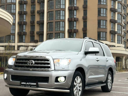 Серый Тойота Секвойя, объемом двигателя 5.69 л и пробегом 208 тыс. км за 30000 $, фото 1 на Automoto.ua