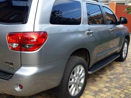Серый Тойота Секвойя, объемом двигателя 5.7 л и пробегом 93 тыс. км за 39800 $, фото 1 на Automoto.ua