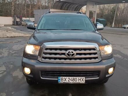 Серый Тойота Секвойя, объемом двигателя 5.69 л и пробегом 186 тыс. км за 32100 $, фото 1 на Automoto.ua